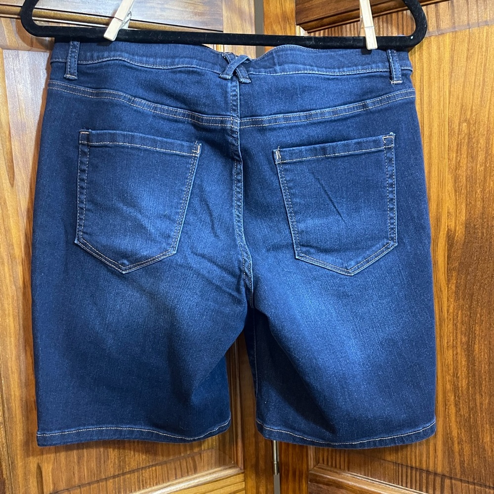 Women’s Christopher and Banks Signature Slimming Shorts Size 6